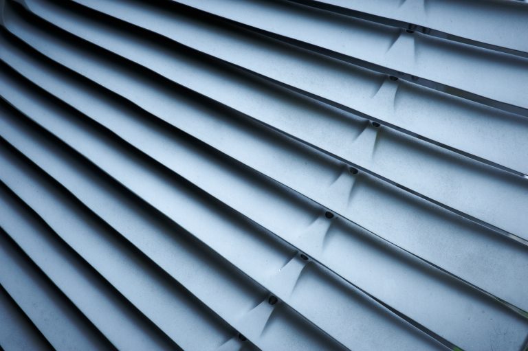 Roletne i venecijaneri: praktično rešenje za svaki dom