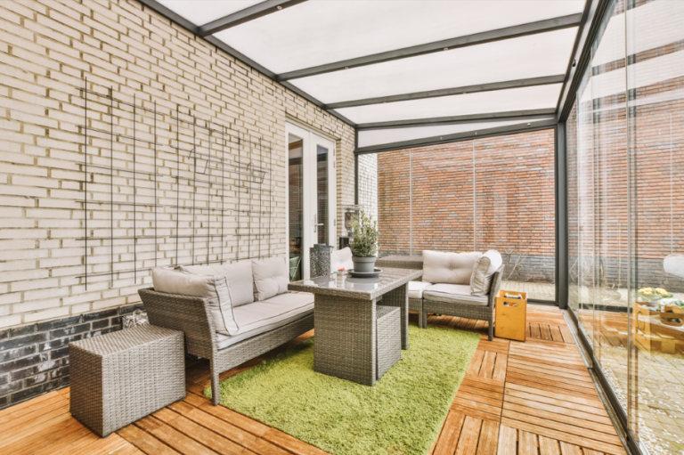 Kako zatvoriti terasu i učiniti je funkcionalnim delom vašeg doma